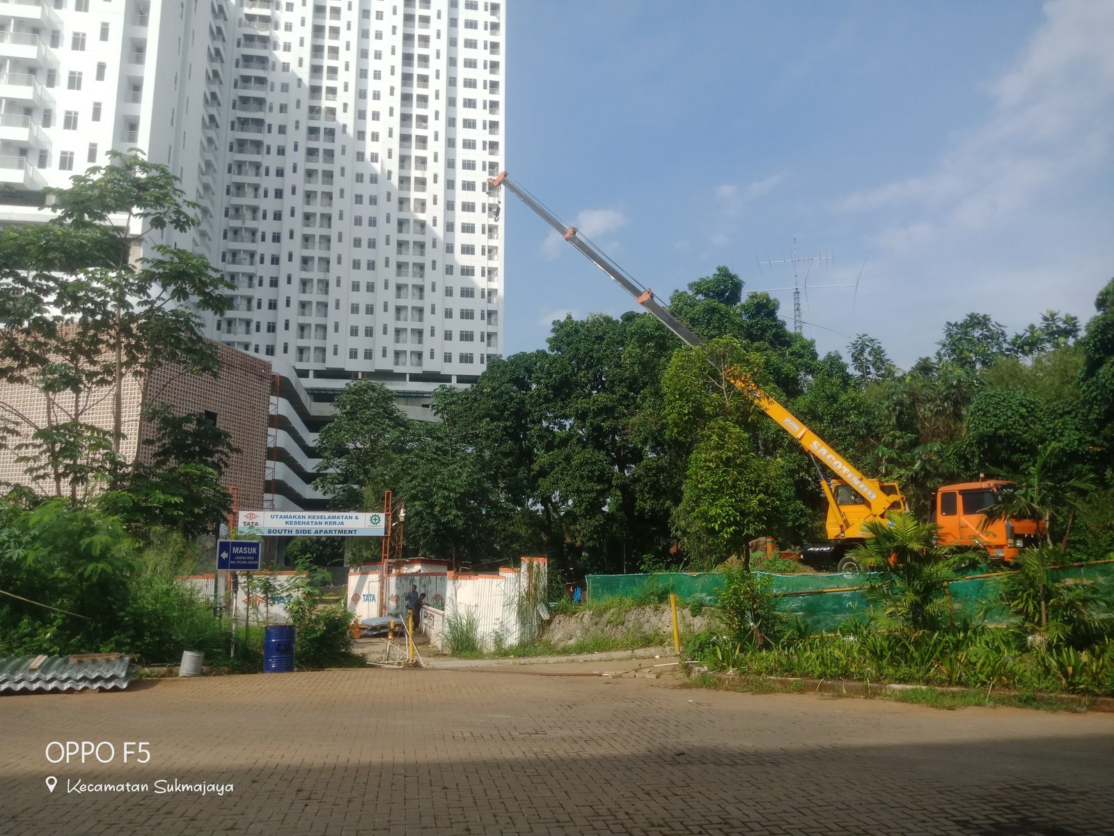 Dokumentasi crane di lapangan dari situs Cipta Unggul Samudra
