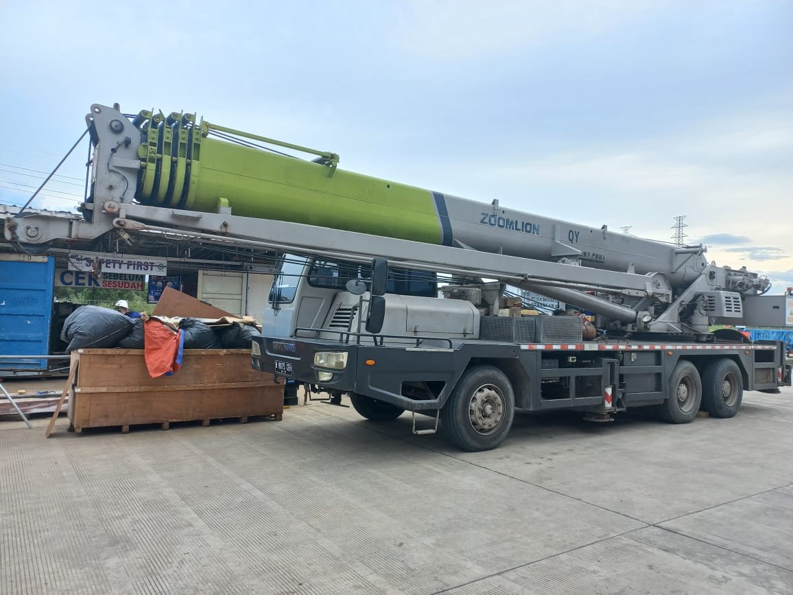 Dokumentasi mobile crane pada situs Cipta Unggul Samudra
